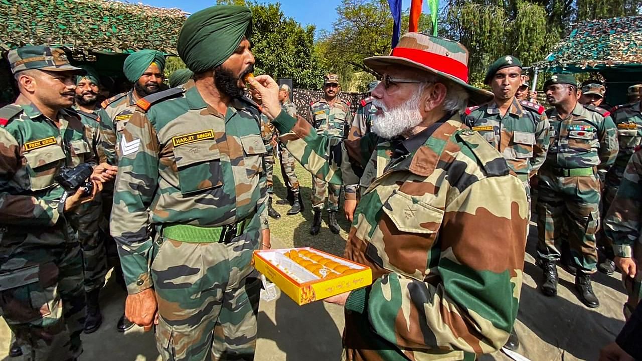 Pm Narendra Modi Reaches Jandk To Celebrate Diwali With Jawans At Loc See Pics